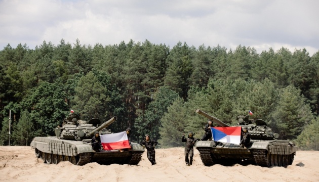 Допомога від справжніх братів: Залужний подякував Польщі та Чехії за танки для ЗСУ