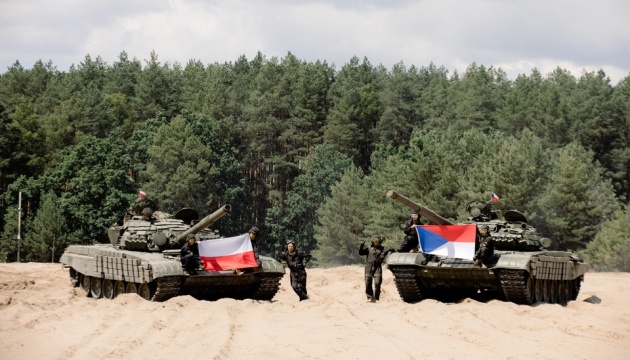 Zaluzhny thanks Poland, Czech Republic for tanks for Ukraine’s Army  