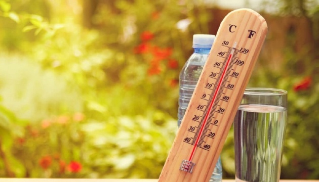 В Україні утримається спека, дощі ймовірні лише у двох областях