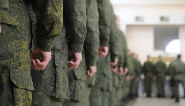 На Луганщині загарбники посилюють примусову мобілізацію та підготовку до «референдуму»