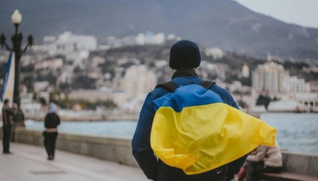 Zelensky: Ukraine flag to fly in Crimea
