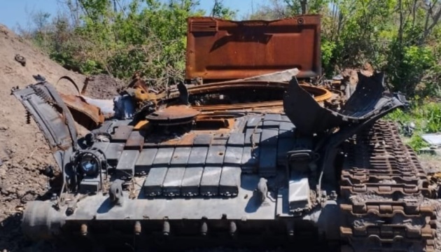 Десантники за добу знищили на сході 12 ворожих танків