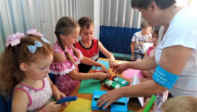 На Полтавщині для дітей-переселенців у 40 громадах проводять заняття з арт-терапії