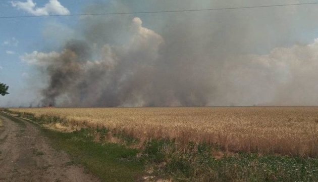 Войска рф обстреливают Николаевщину: повреждены железнодорожные станции, дома, горели поля и лес