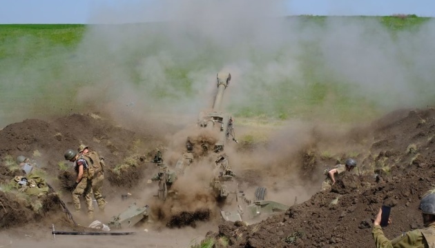 Ukrainian gunners show destruction of column of Russian tanks