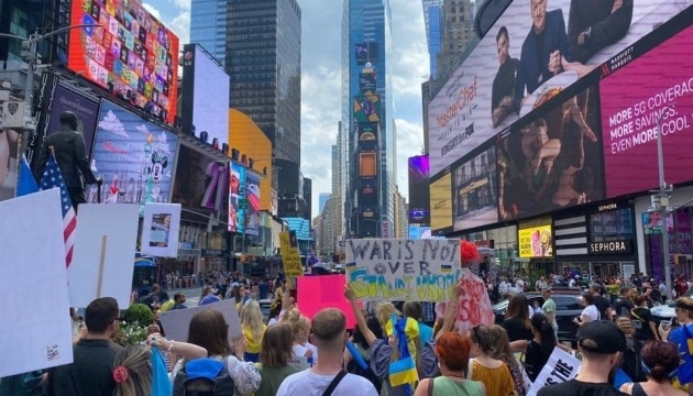 В центрі Нью-Йорка провели акцію, щоб нагадати про війну в Україні