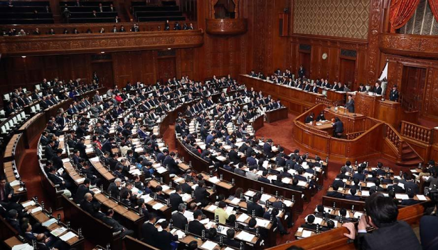 У Японії понад 80 депутатів від правлячої партії замішані у фінансовому скандалі