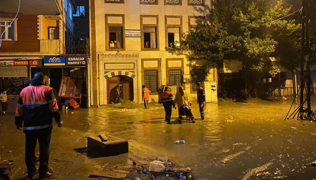 Повінь у Стамбулі затопила понад 130 житлових будинків