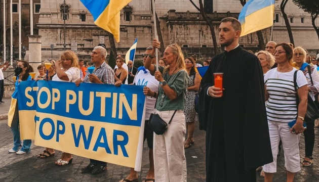 У Римі ходою зі свічками вшанували жертв російської агресії в Україні