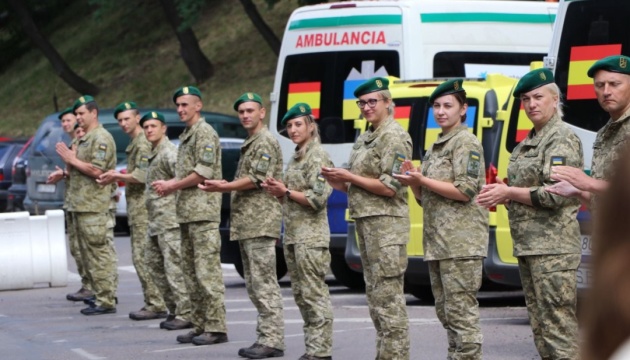 Іспанія передала 23 карети «швидкої» та позашляховики для українських прикордонників