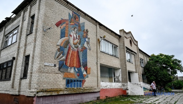 Школа без даху, будинки без вікон: росіяни два дні поспіль обстрілюють село під Запоріжжям