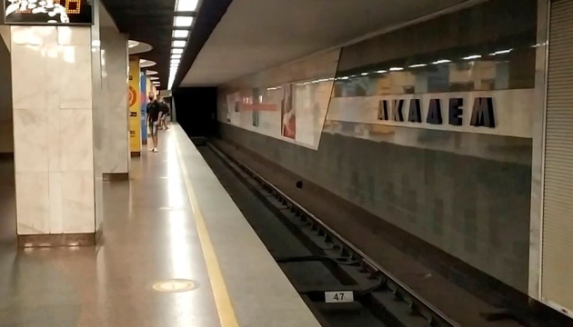 У метро Києва пояснили, чому не відновлюють рух поїздів