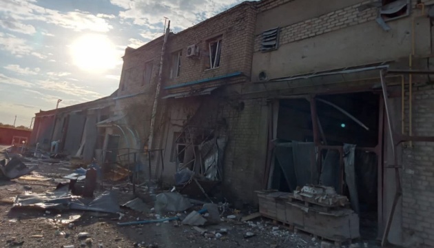 Enemy shells Sloviansk again, damages apartment buildings