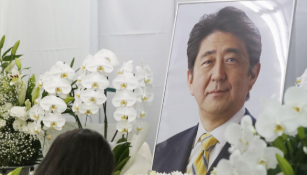В Японії вперше за 55 років проведуть державний похорон після вбивства експрем’єра