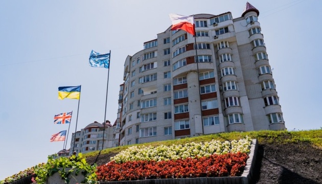 У Тернополі з’явилися «патріотичні клумби» із прапорами ЄС