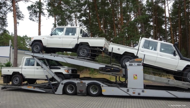 Germany hands over 80 pickup trucks to Ukraine’s Armed Forces 
