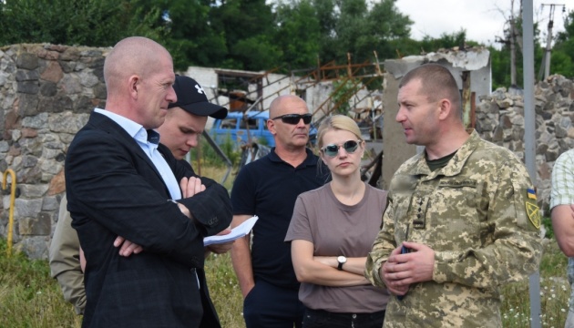 Estonian delegation visits sites of Russian war crimes in Kyiv, Chernihiv regions