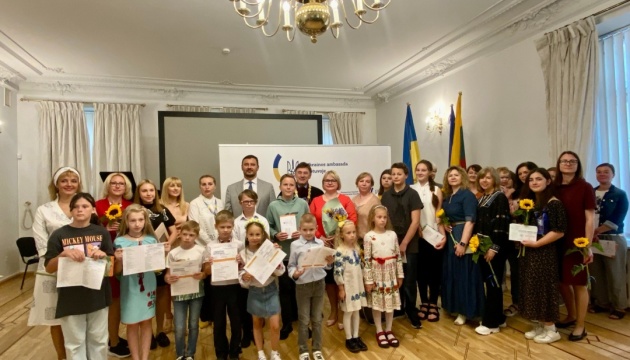 У Вільнюсі учні «Міжнародної української школи» отримали дипломи