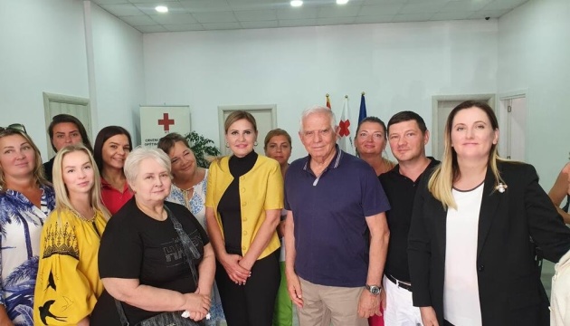 Боррель зустрівся з біженцями з України у Чорногорії