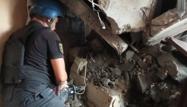 Обстріл Слов'янська: з-під завалів будинку дістали тіла двох чоловіків