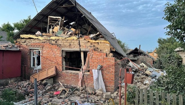 Russians hit residential quarter in Nikopol, killing two people 