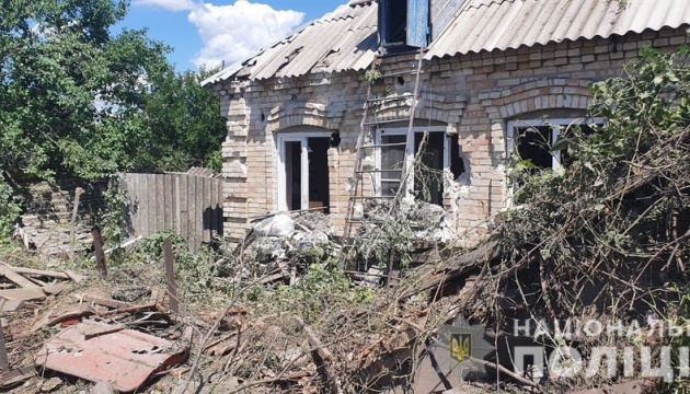 Zerstörte Häuser und Schulen: Binnen eines Tages 15 Städte und Dörfer in Region Donezk unter Beschuss genommen