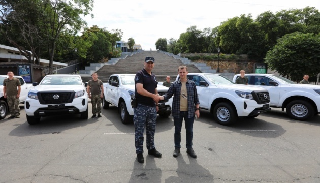 市民の募金でウクライナ海軍に日産ナバラ５台提供