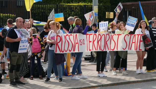 Під консульством рф у Ґетеборзі пройшла акція STOP #terrorussia