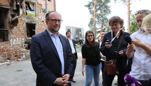 Außenminister Österreichs und Tschechiens besuchen Irpin