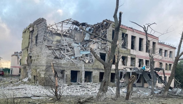 Région de Donetsk : les troupes russes ont détruit deux écoles en une journée