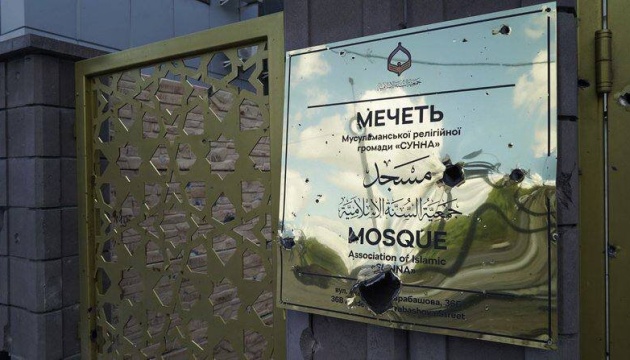 Podoliak: Rusia bombardea una mezquita en Járkiv durante el viaje de Putin a Irán