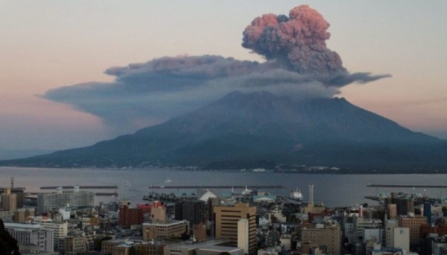 У Японії ввели найвищий рівень тривоги через виверження вулкана 