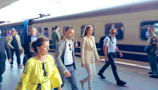 Ministra de Asuntos Exteriores de Eslovenia llega a Kyiv