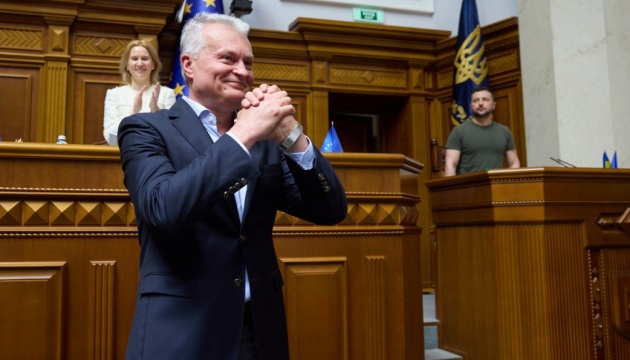 Le président lituanien Gitanas Nauseda a décerné l’Ordre de Vytautas le Grand au président Zelensky 
