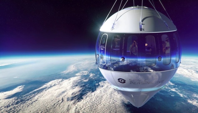 Wi-Fi та бар: у США показали капсулу для туристичних польотів у космос
