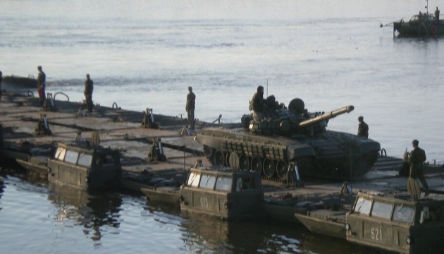 Russian troops set up two pontoon bridges near Kherson - British intel