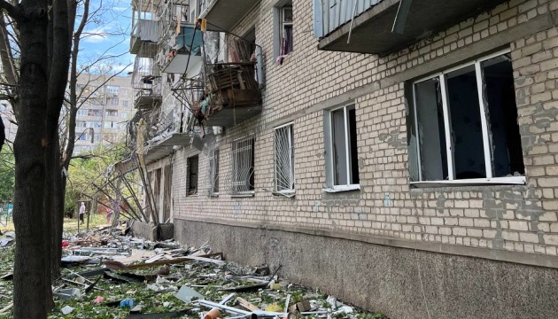 Le maire de Mykolaïv montre les effets des bombardements ennemis avec des LRM Tornado-S 