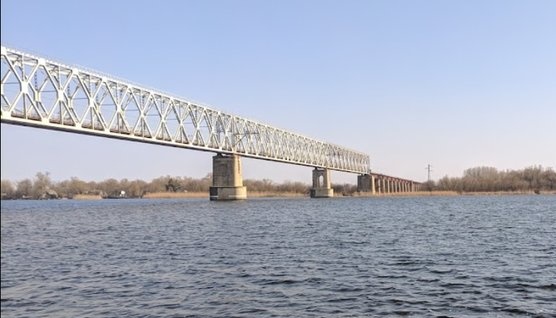 ЗСУ «закрили» для росіян залізничний міст через Дніпро у Херсоні