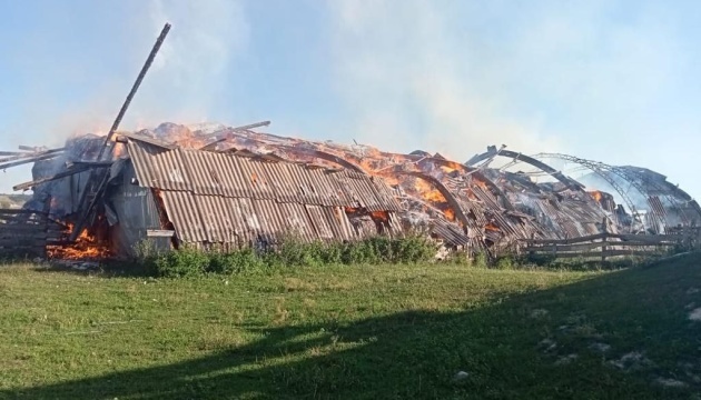 Invaders hit community in Sumy region with mortars. Farm on fire