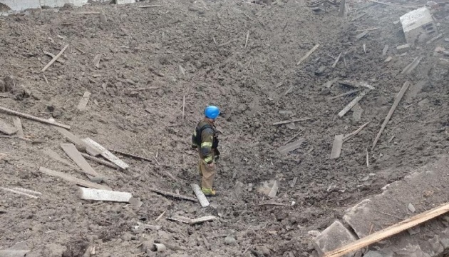 На Донеччині ліквідували пожежу сільгосппідприємства, що сталася внаслідок ворожого обстрілу