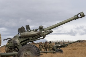 Saluschnyj zeigt, wie Streitkräfte der Ukraine russisches Geschütz mit britischen Kanonen zerstören