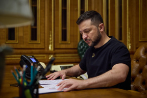 Ограничение выезда мужчин за границу: Зеленский ответил на петицию