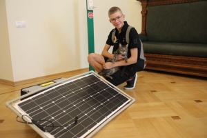 Львовский школьник разработал мощную зарядную станцию для военных