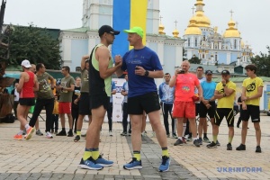 У Києві стартував «Ультрамарафон вдячності», на якому збиратимуть кошти для рятувальників