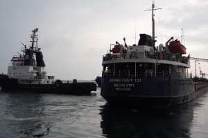 La quinta caravana de buques graneleros sale de los puertos ucranianos