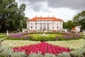 В Литве Пакруойское поместье закрыло вход российским туристам