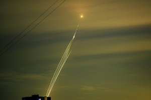 Харків'янин фотографує запуски російських ракет з вікна квартири — в нашому Telegram-каналі