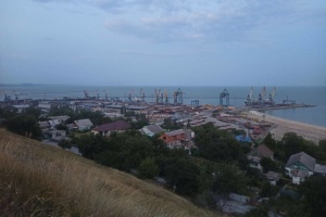 Захватчики отложили возобновление работы порта в Мариуполе
