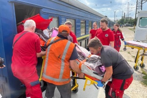 До Львова евакуаційним потягом на лікування прибули 14 пацієнтів із Донеччини та Дніпропетровщини