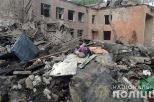 Donezker Militärverwaltung zeigt Folgen des Beschusses von Siwersk